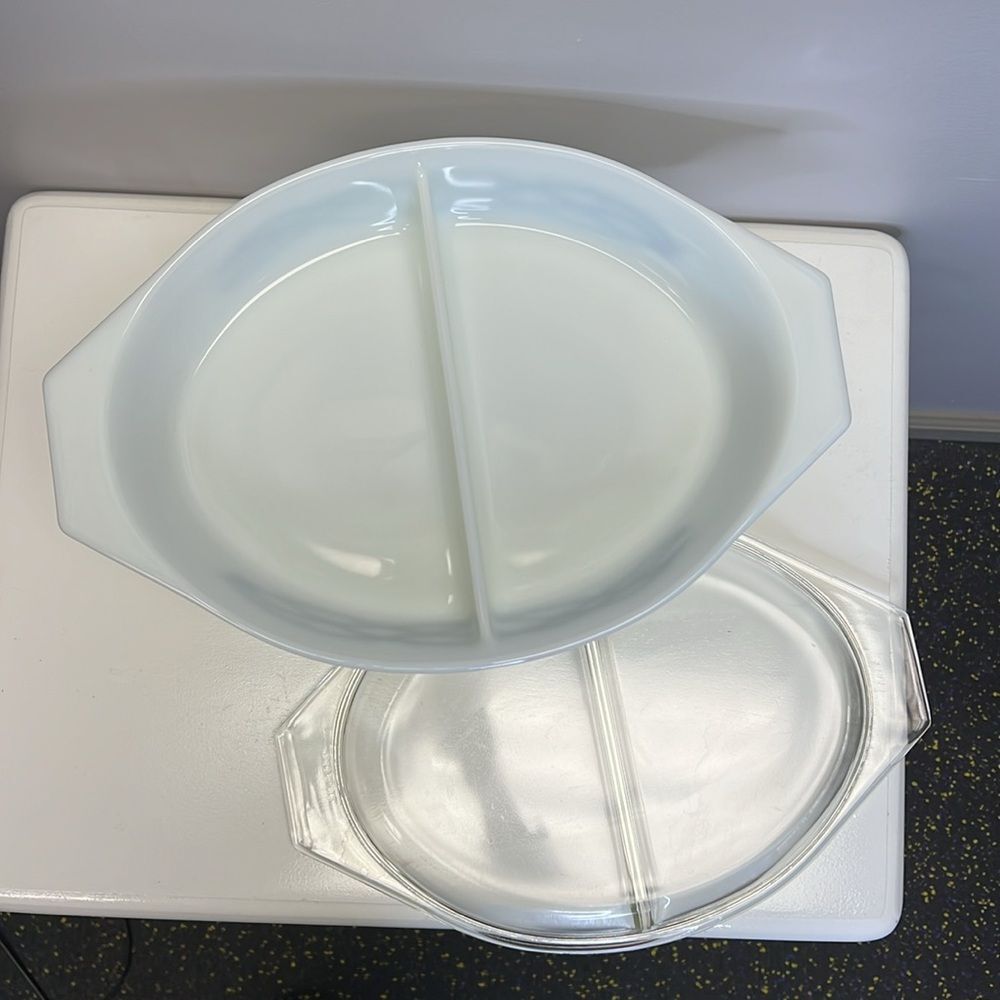 PYREX Barbed Wire Cinderella Divided Dish with Lid made in USA - Picture 10 of 11